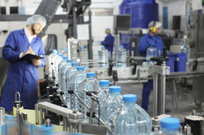 �H�ꃉ�C���̍�ƕ��i