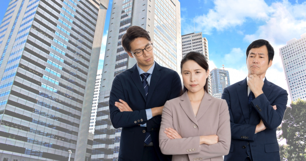 �I�t�B�X�r���̑O�ŔY�ޒj��